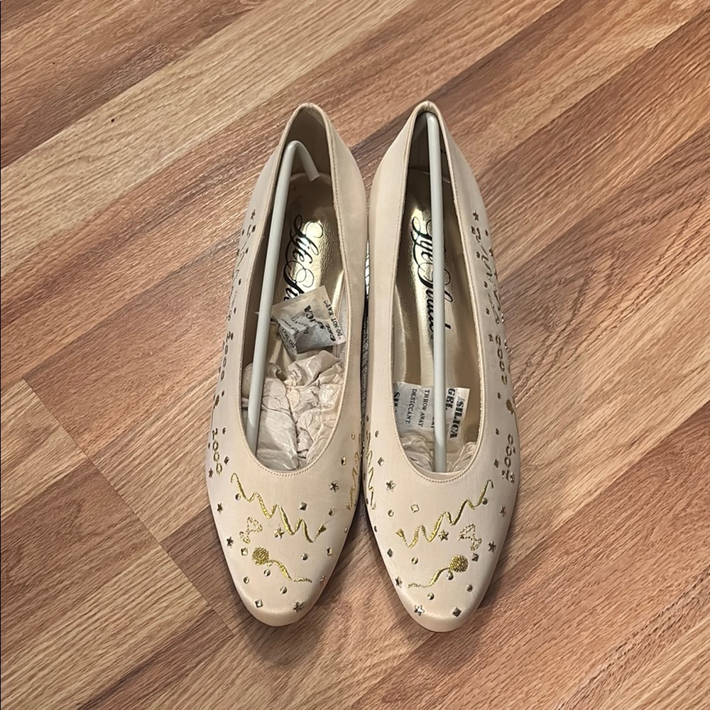 Vintage Life Stride Cream and Gold Flats